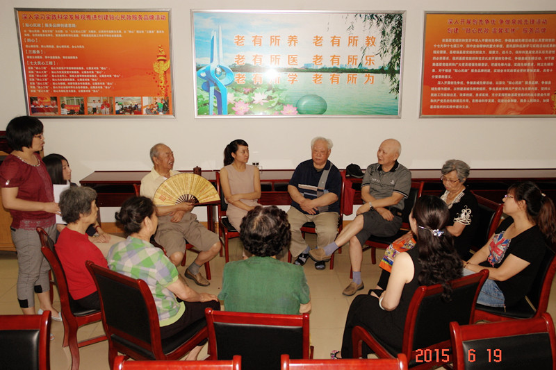 “幸福康乐晚年”——军休七“喜迎端午”老年趣味小组活动进行中