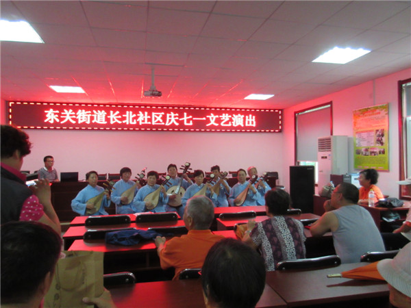 历下“谐乐社区”：庆祝建党94周年暨“谐乐红色电影周”启动仪式启幕.JPG