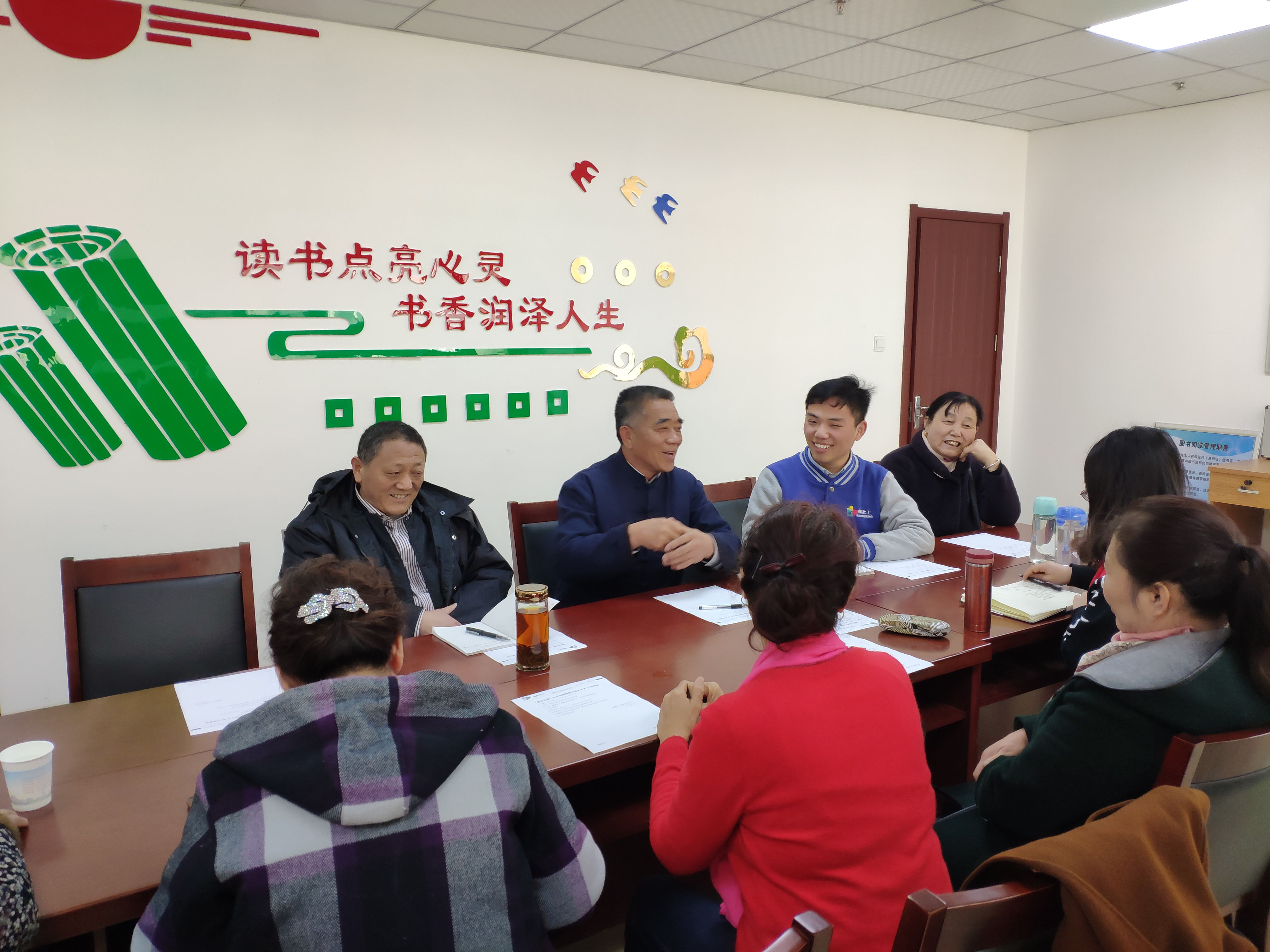 社区自组织负责人谈及志愿服务.jpg