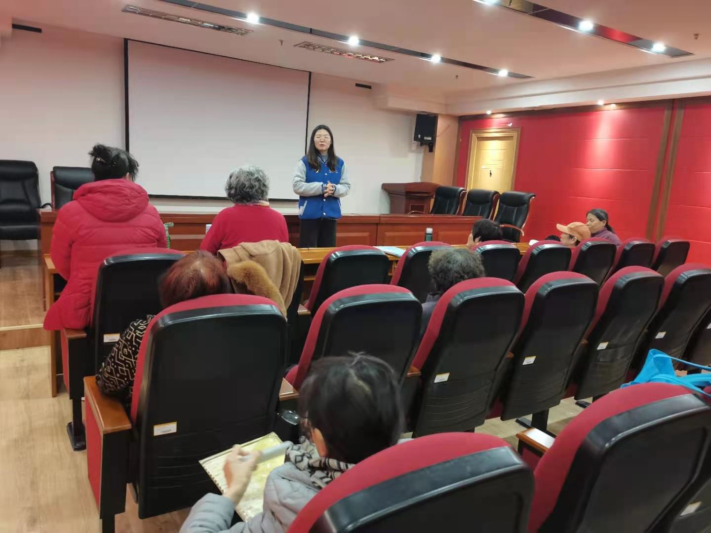社工简要讲述今年小组的目标及发展方向.jpg