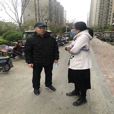 社工向居民了解北大东社区的基本情况_副本.jpg