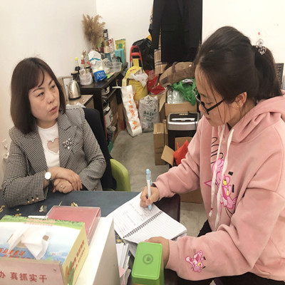 社区主任向社工介绍社区的基本情况_副本.jpg